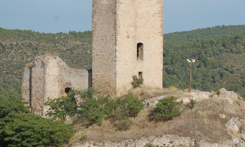 Imagen de Castillo de Víllora y su vigilante Torre albarrana